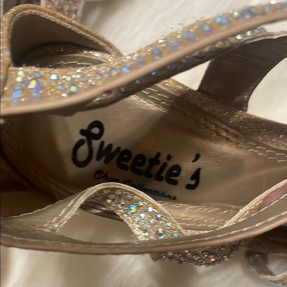 Women's Glitter Sandals - Gold - Picture 6 of 6